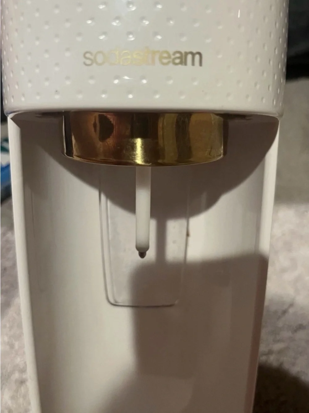 SodaStream Fizzi SPT-001 Sparkling Water Machine And Bottle